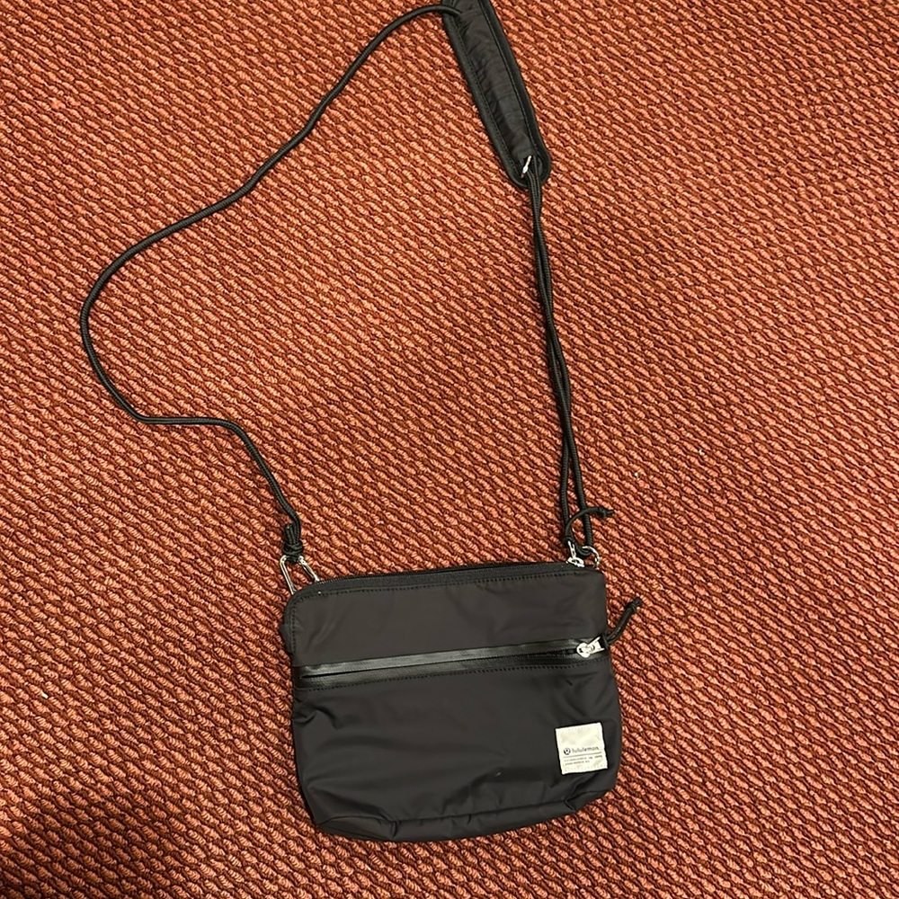 lululemon patch logo crossbody